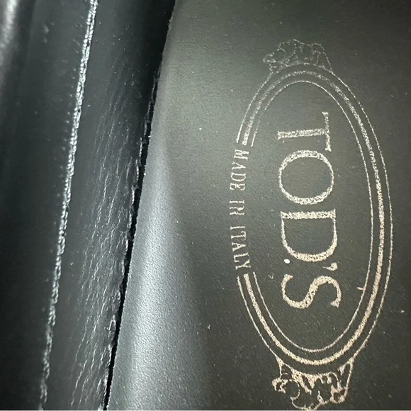 Tod's Men's Black Leather Slip-On Loafers - Picture 7 of 11